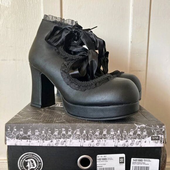 This is a pair of black platform high heels. - Picture 3 of 6